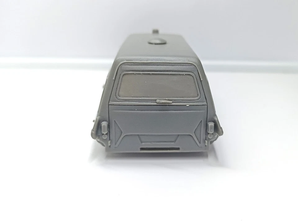 Incomplet : Kit OPEL Kapitan "Ambulance" 1965 - Résine - 1:43 - Photo 4/4