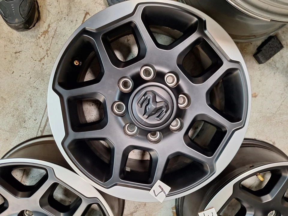 RAM 2500/3500 18" Conjunto de 4 Jantes de Fábrica OEM Peça FRETE GRÁTIS # 68629288AA - Imagem 2 de 4