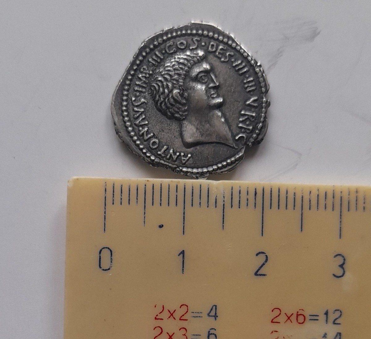 Silver Item. Diameter 21 mm. Weight 2.98 g. (It look like a coin