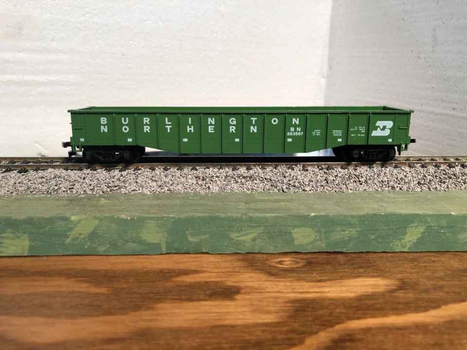 HO Scale 50’ AHM Burlington Northern Rib-Side Gondola (24-043) - Image 3 of 4