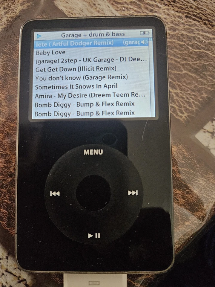 2006 Apple iPod 80 GB MP3 Player - 5.5 Generation - Black  - Image 2 of 3