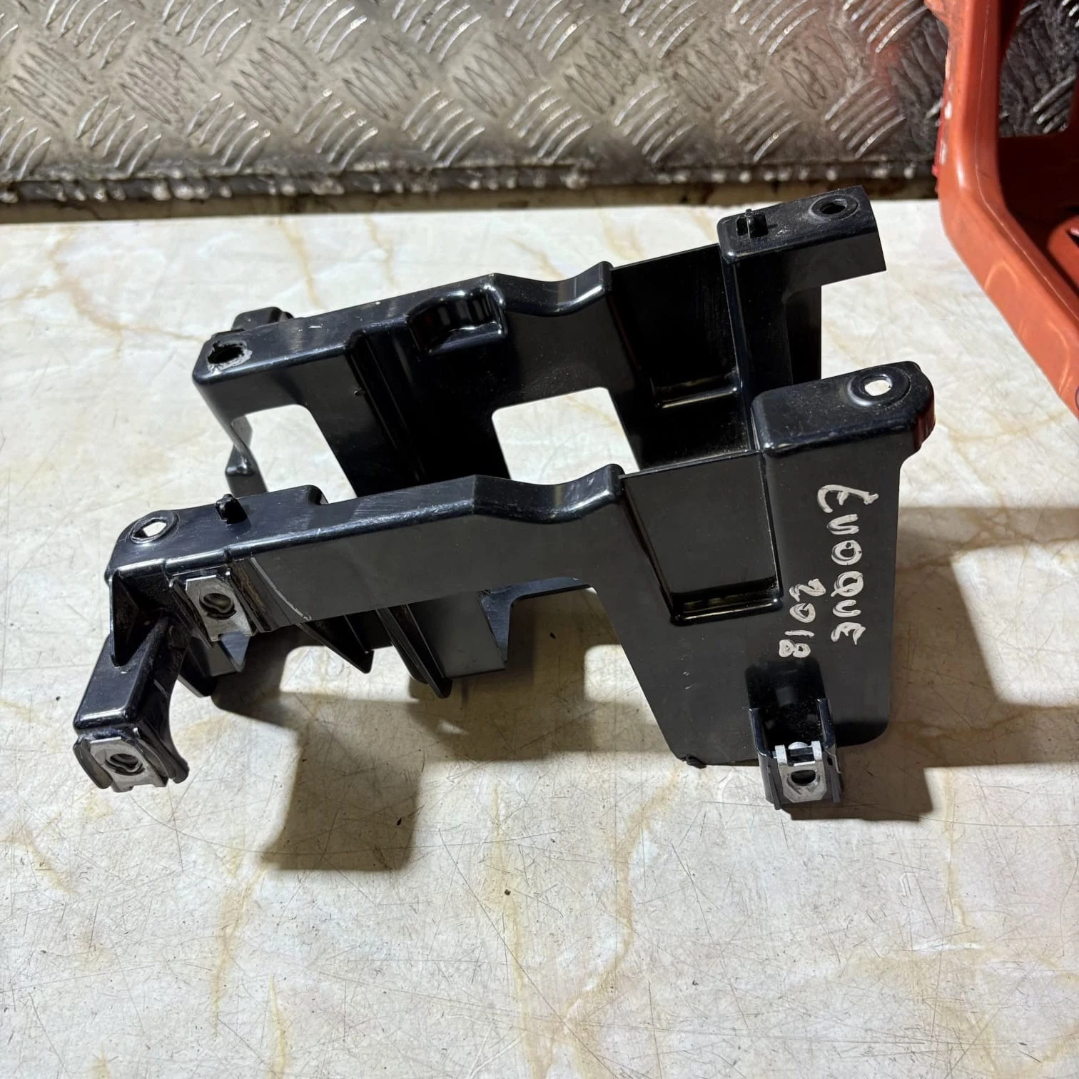 Range Rover Evoque L538 centre console support bracket BJ32-048B38-AA