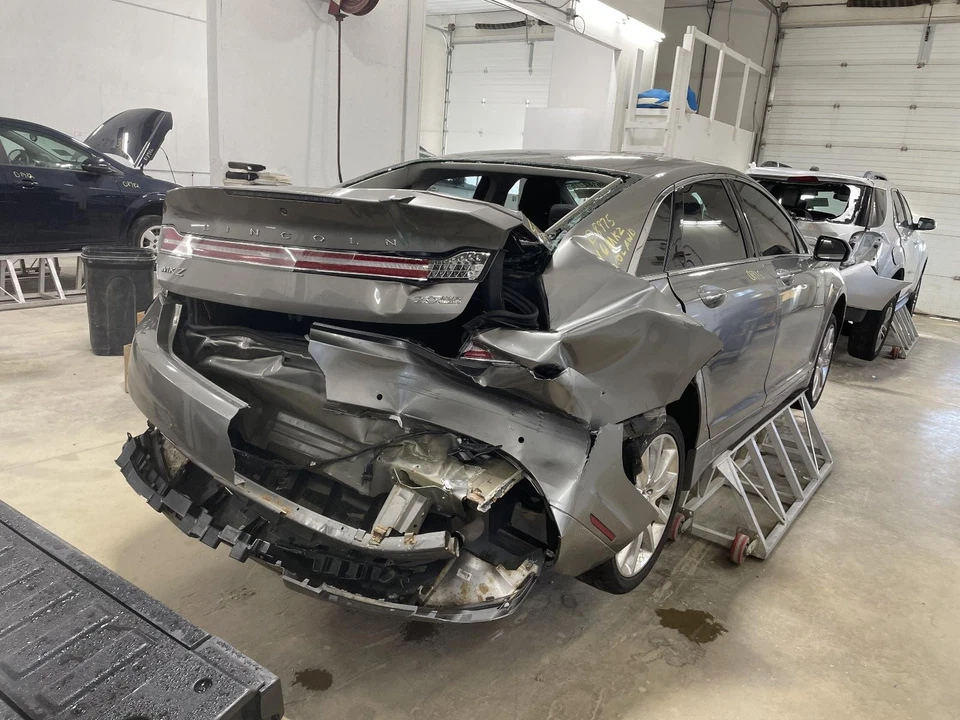 Used Washer Fluid Reservoir fits: 2016 Lincoln Mkz  Grade A Foto 3 de 4