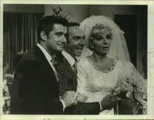 Press Photo Regis Philbin in Double Wedding scene with co-stars - sap47112