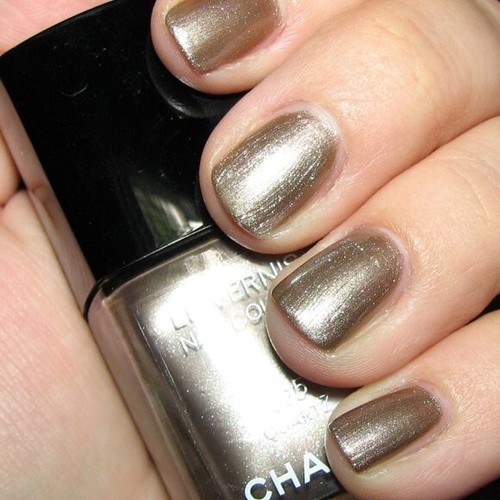 Chanel Le Vernis Nail Colour # 525 Quartz (Gray Metallic)