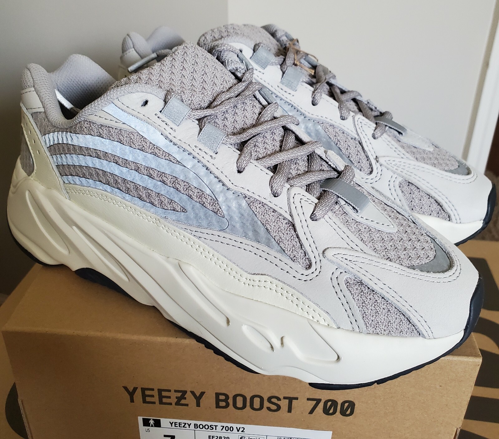yeezy 700 size 7