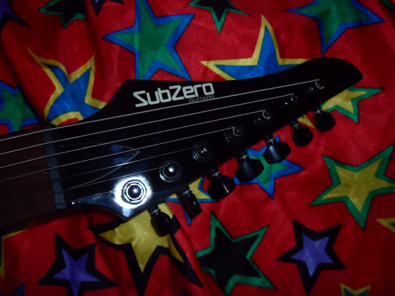 SUPERB SUBZERO 7 JET BLACK ELECTRIC GUITAR , 1 PICK UP NOT WORKING