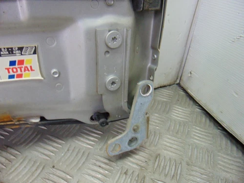 Cappuccio per CITROEN C5 BERLINA 2.0 HDi SX 2002 202147 - Foto 4 di 10