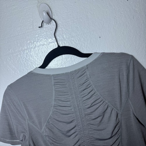 Lululemon Size 6 Sweat Life Gray Athletic V-Neck Running Shirt Ruched Graphic - Picture 5 of 10