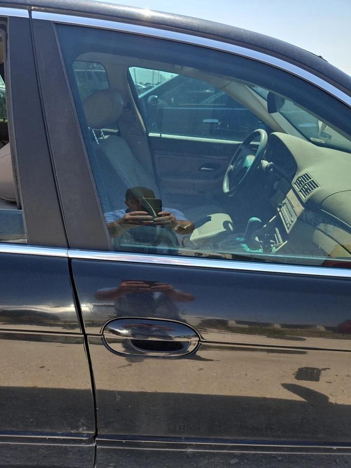 Cubierta de carcasa de puerta delantera derecha negra BMW 530i sedán E39 97-03 41518216818 Foto 3 de 4