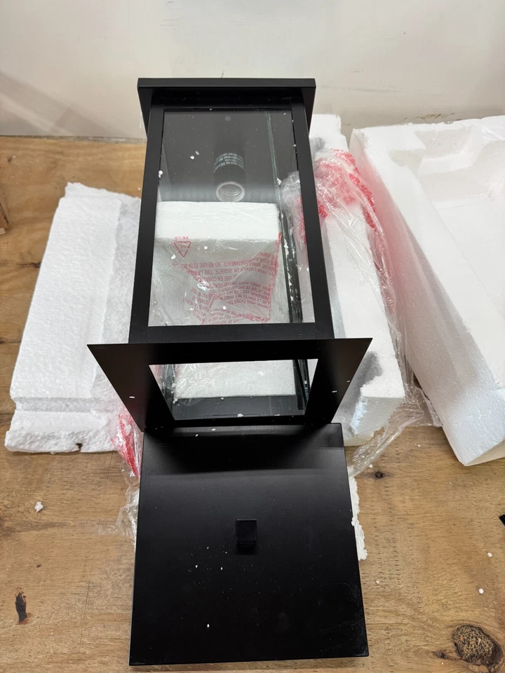 Millennium Lighting 4124-PBK Bowton luz de poste externa, revestimento em pó preto *USADO* - Imagem 2 de 4