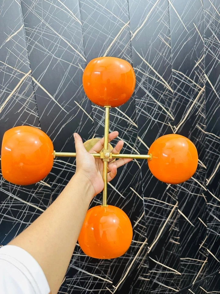 Aplique de pared moderno de latón Sputnik naranja mediados de siglo luz de baño regalo de Halloween Foto 2 de 4
