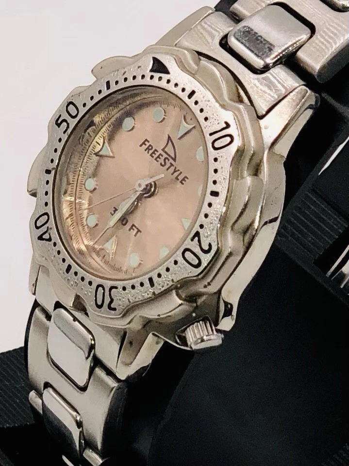 Reloj analógico Freestyle para mujer ~ esfera champán/330 pies WR ~ bisel giratorio ~ nuevo 🔋✅ Foto 4 de 4
