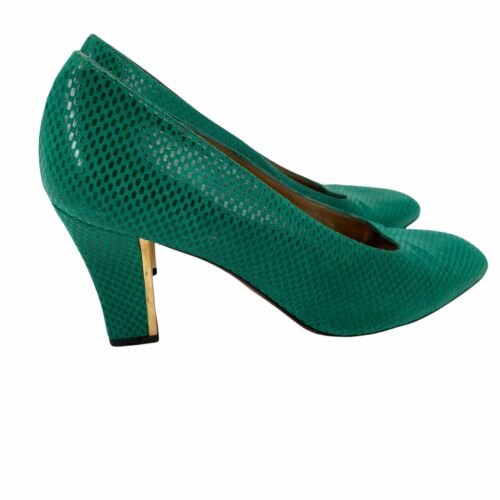 Tacones de cuero St. John punta cuadrada detalle dorado hechos en Italia talla 6,5 zapatos verdes