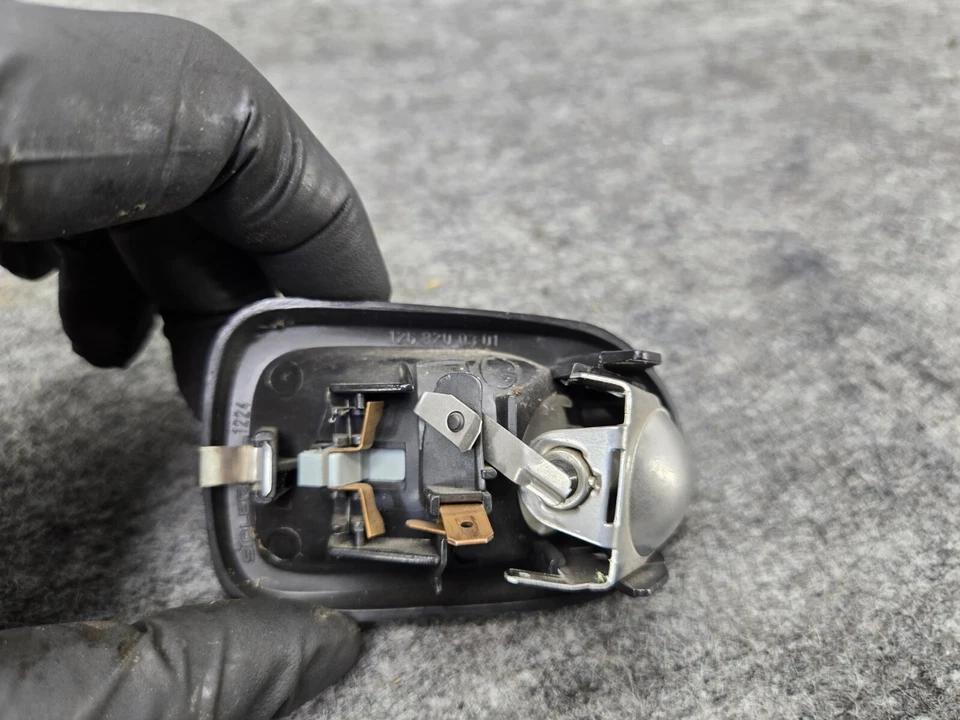 LUZ DE LECTURA TRASERA INTERIOR LADO IZQUIERDO MERCEDES W126 560SEL 420SEL OEM Foto 3 de 3