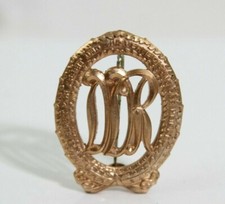 EAST GERMANY DDR ARMY SPORTS AWARD GOLDEN BADGE PIN