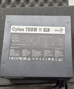 Aerocool Cylon 700W, PC-Netzteil, schwarz 80plus PSU
