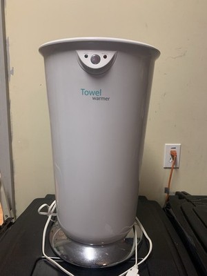 Brookstone Towel Warmer - White - Luxury - Works Great - Warm & Toasty & Cozy