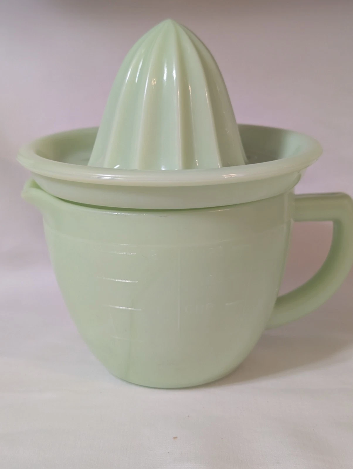 Vintage Green Jadeite Glass 2Cup Juicer Measuring Cup Small Chip Under Juicer