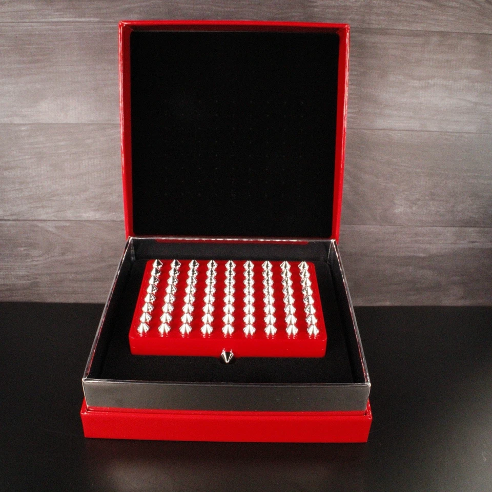 Estuche paleta de sombras de ojos Christian Louboutin Abracadabra recargable con púas rojas nuevo en caja Foto 2 de 4