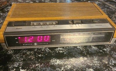 Vintage GE General Electric Model 7-4630A AM/FM Alarm Clock Radio