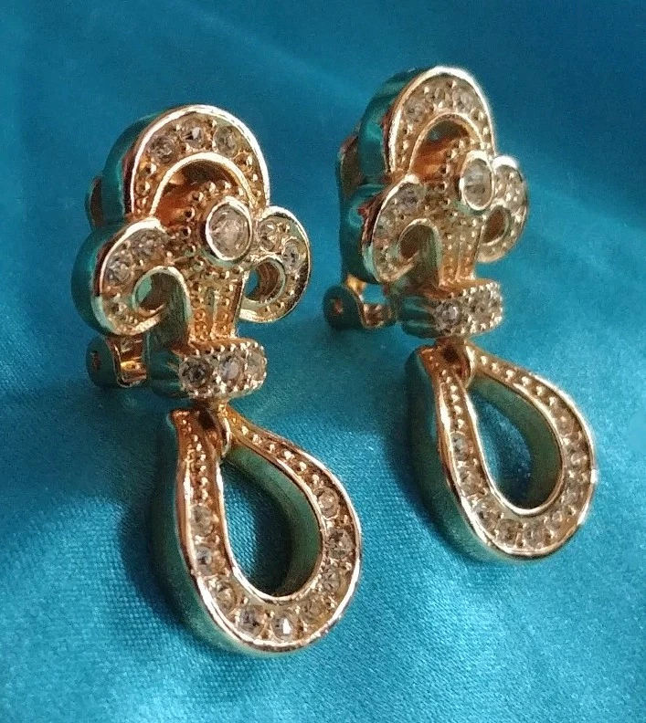 Christian Dior fashion Jewelry clip on earrings fit for an Empress NEW with Tags