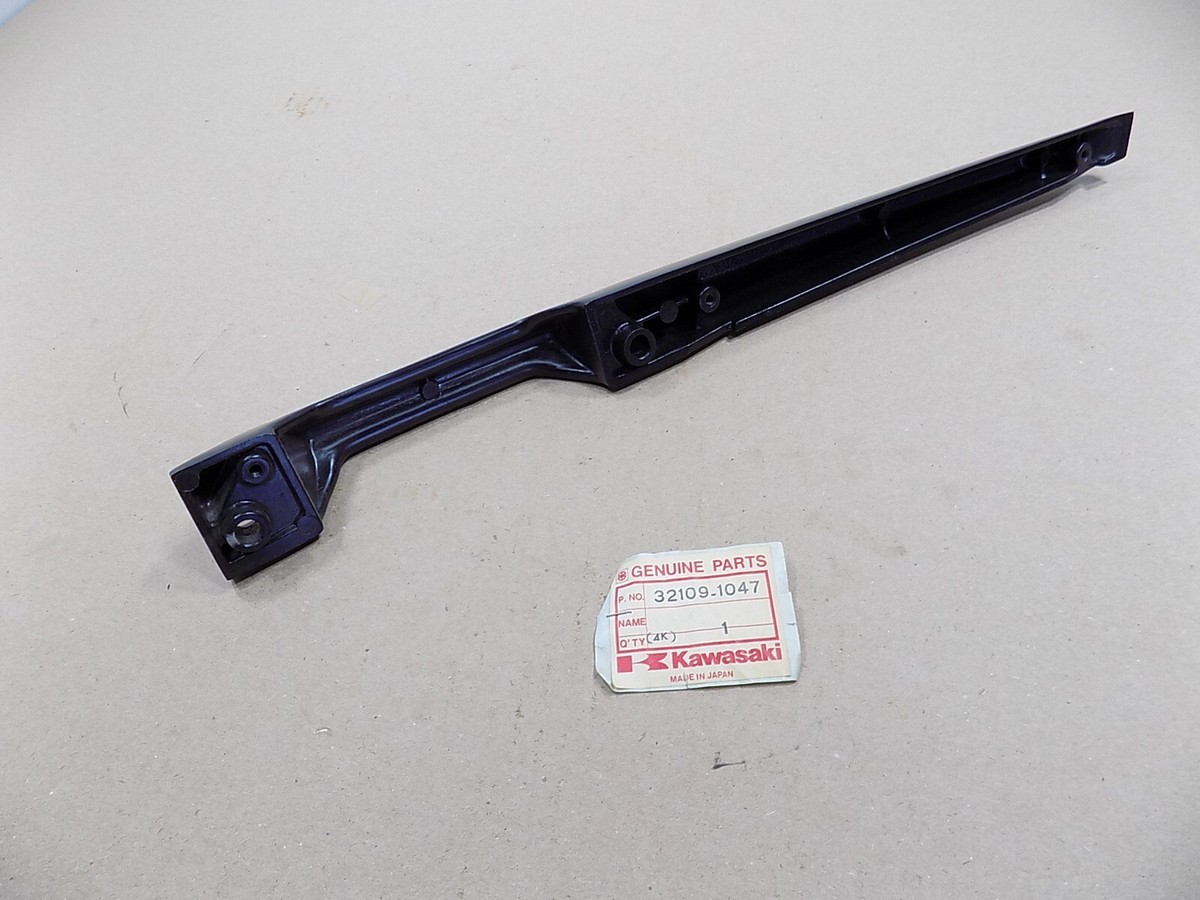 ばぁ! NEW OEM KAWASAKI FRAME RAIL SEAT GRIP / 32109-1047 / ZX750 ZX1100