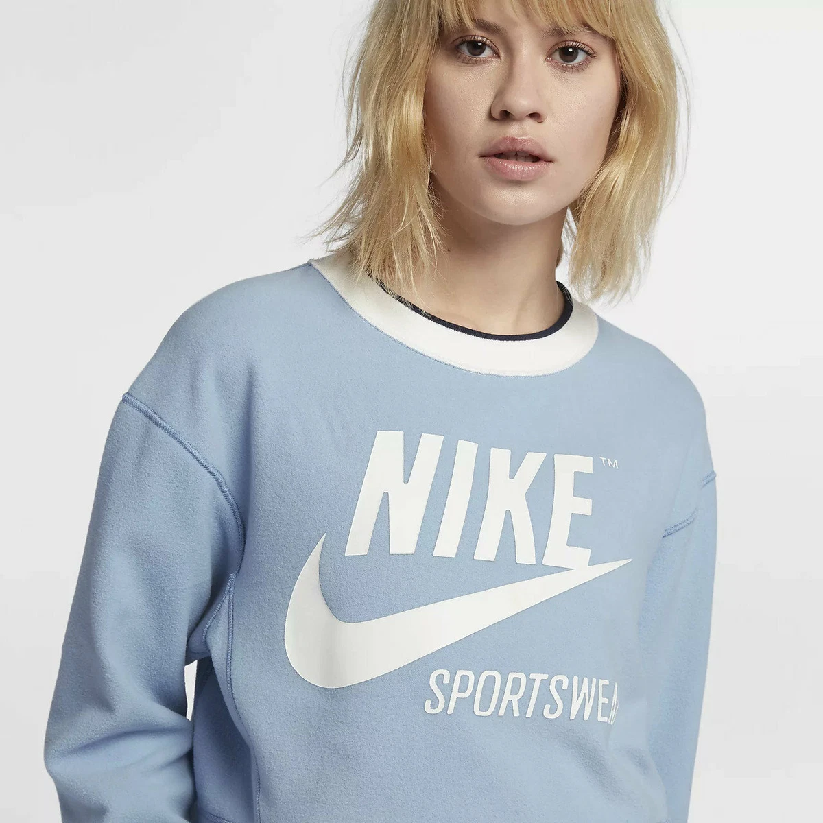 Nike crew archive sweatshirt hot sale