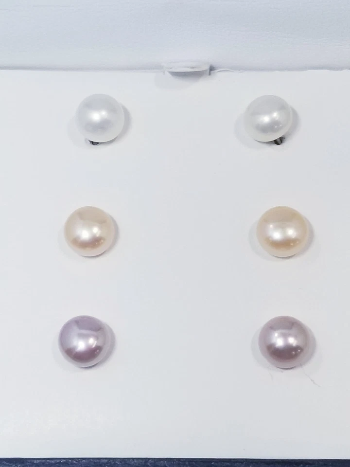 Macy s 3 piezas. Conjunto de aretes de perlas de agua dulce cultivadas blancas, melocotón y lavanda Foto 2 de 4