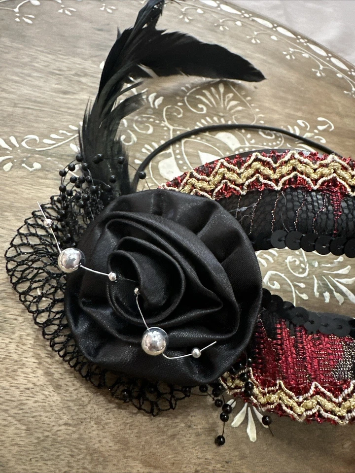 Disfraz de mujer Mascarada Pluma/Negro Rosa Máscara Veneciano Rojo y Negro Mardi Gras Foto 3 de 4