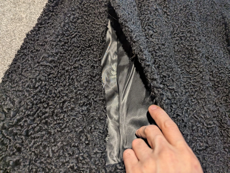 Capa de piel de cordero persa vintage para mujer talla única chal envolvente negro forrado rizado  Foto 3 de 4