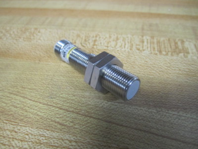 Omron E2E-X2Y2-M1 Proximity Sensor E2EX2Y2M1