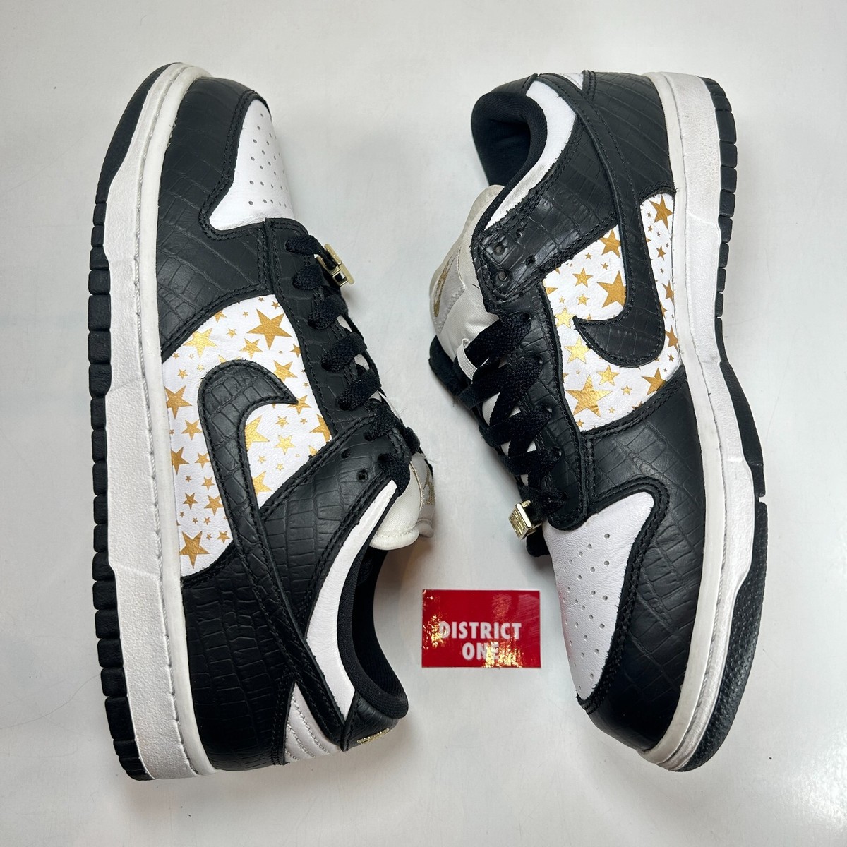 supreme NIKE SB DUNK LOW OG QS スター　星 Supreme x Nike Dunk Low OG SB QS Stars Black 2021 - Size 6.5