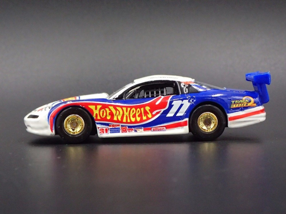 OLDS OLDSMOBILE AURORA GTS-1 RACE CAR RARE 1:64 SCALE DIORAMA DIECAST MODEL CAR