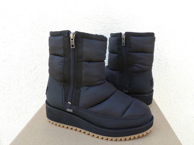 short black snow boots