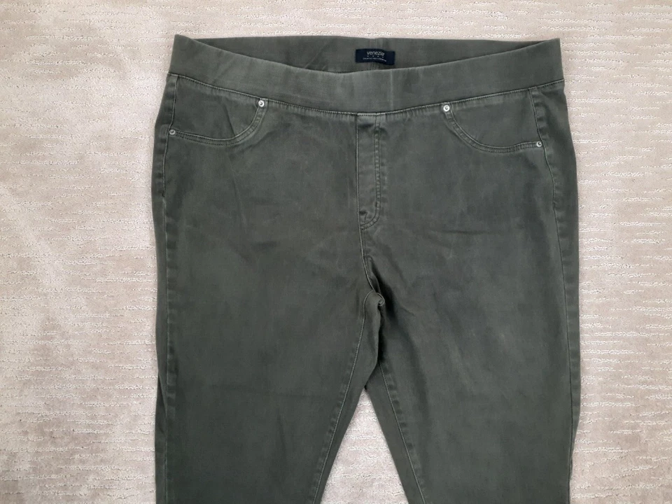 Pantalones al tobillo ajustados informales Venezia para mujer talla 26 verde militar elásticos estilo pull-on Foto 3 de 4