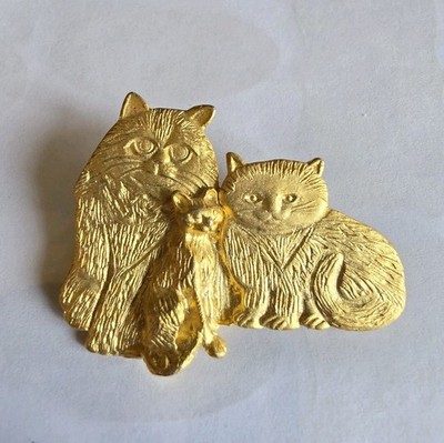 Vintage Detailed Bright Goldtone Pussy Cats Brooch Excellent w High Detail 3 Cat