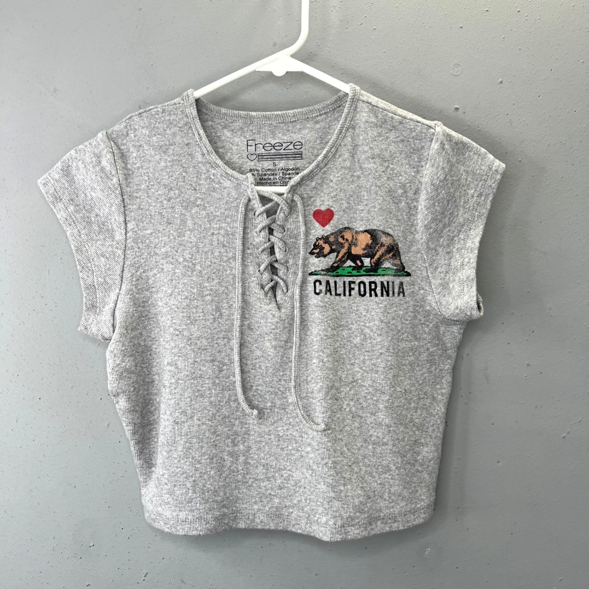 Freeze California Cropped Baby Tee T Shirt L Lace Up Gray Bear Graphic