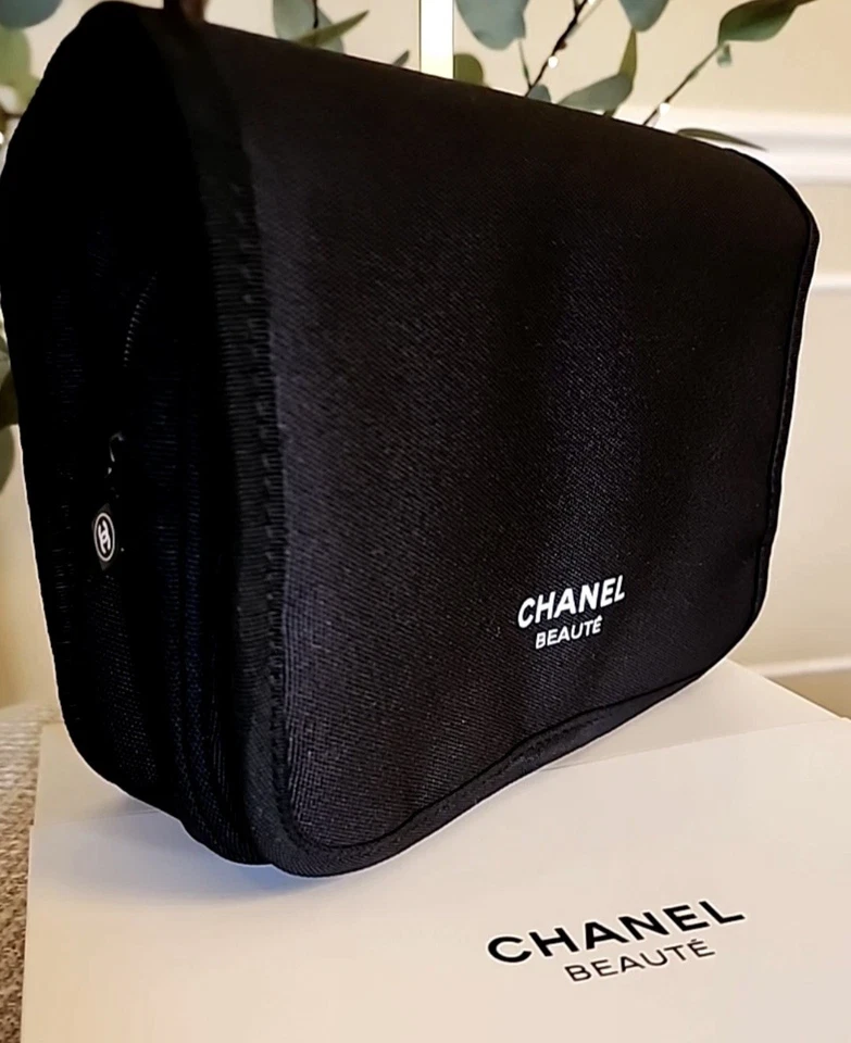 CHANEL Beaute Colgante Viaje Artículos de Aseo Maquillaje Organizador Bolsa Novedad NUEVO con Caja Foto 2 de 4