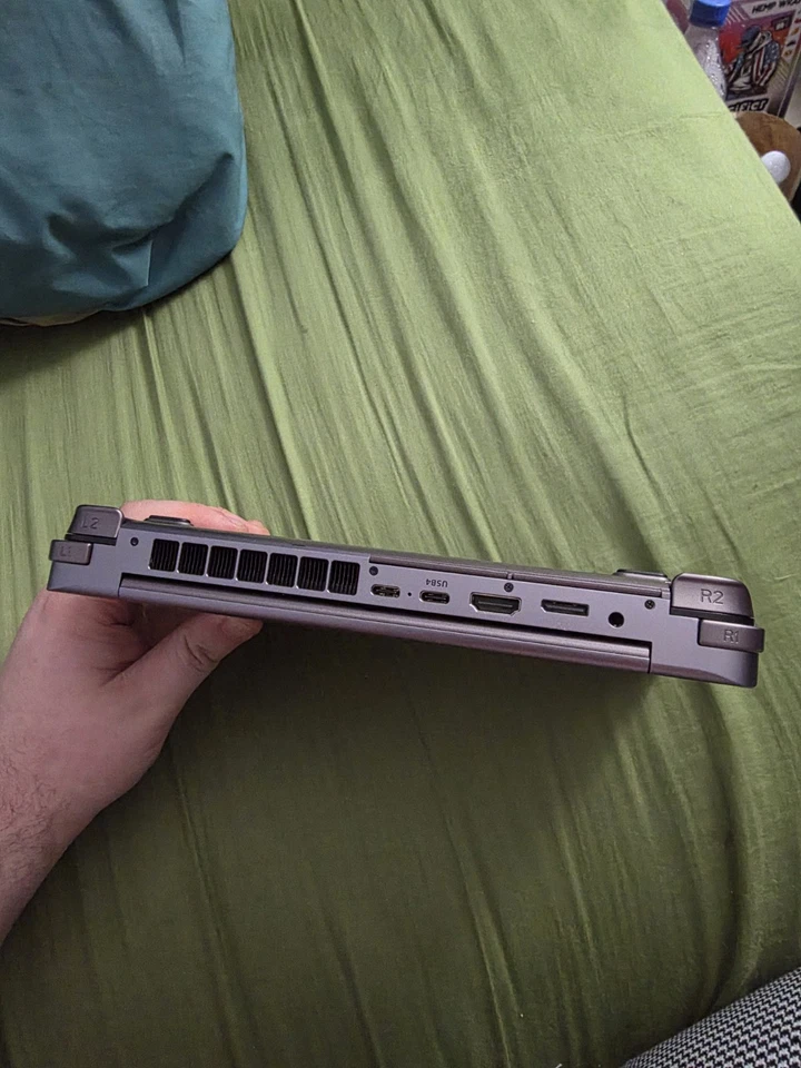 GPD Win Max 2 Handheld Gaming PC AMD Ryzen 7 7840U, 32GB RAM, 512GB SSD - Image 4 of 4