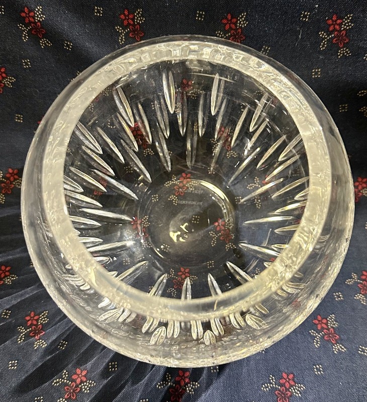 BEAUTIFUL VERA WANG WEDGWOOD DUCHESSE 4.25” TALL ROUND CRYSTAL GLASS BOWL 