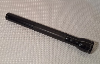 Vintage Mag-Lite Black 5D Cell Flashlight 17-1/8'' Long Maglite USA