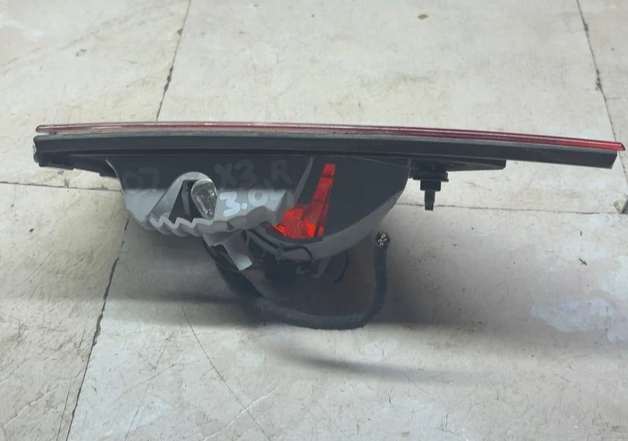 2007-2010 BMW X3 Passenger Side Right Rear Tail Light Assembly Tailgate Mounted Foto 4 de 4