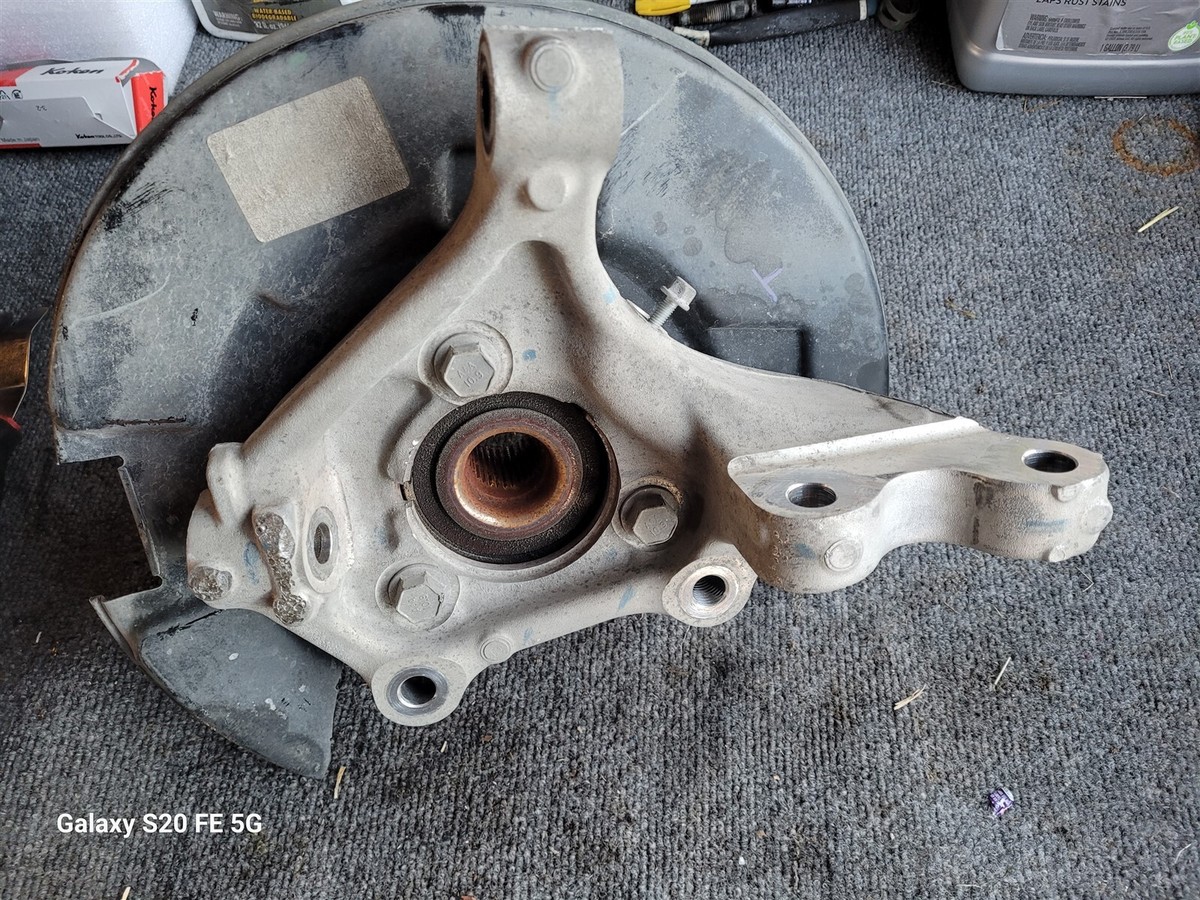 2010-2016 Cadillac SRX Spindle Knuckle Hub Front Left Driver Side