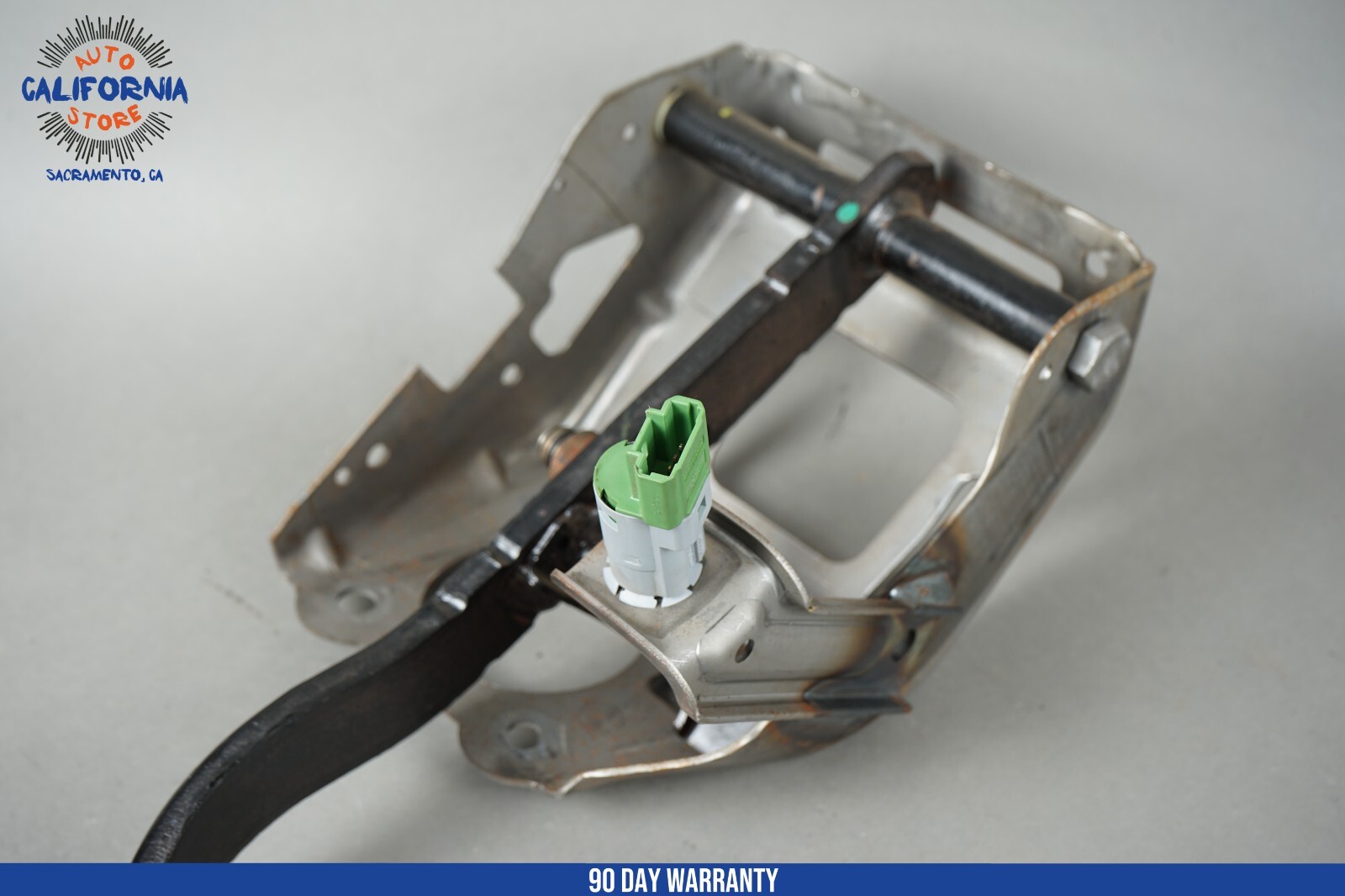 14-19 Maserati Ghibli Brake Pedal Assembly w/ sensor & bracket 06700053400 OEM