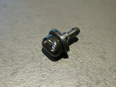 Spritzwasserdüse Waschwasser vorne Golf 1 Cabrio Jetta Caddy 111955993A RF7A