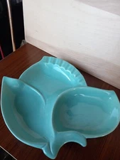 Hoenig Of California 95 Divided Leaf Serving Dish small chip