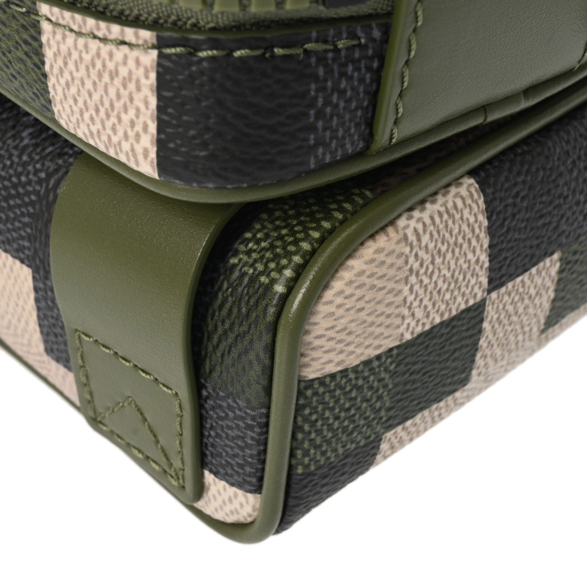 LOUIS VUITTON LV Trail Wearable Wallet M83169 green mens Shoulder Bag image 5