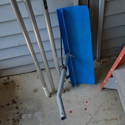 Modular Scaffolding Aluminum Poles/Rails with Blue Panel and Angled Brace