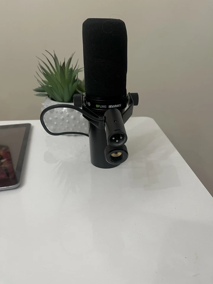 Микрофон вокальный динамический Shure SM7dB со встроенным предусилителем - Изображение 2 из 3